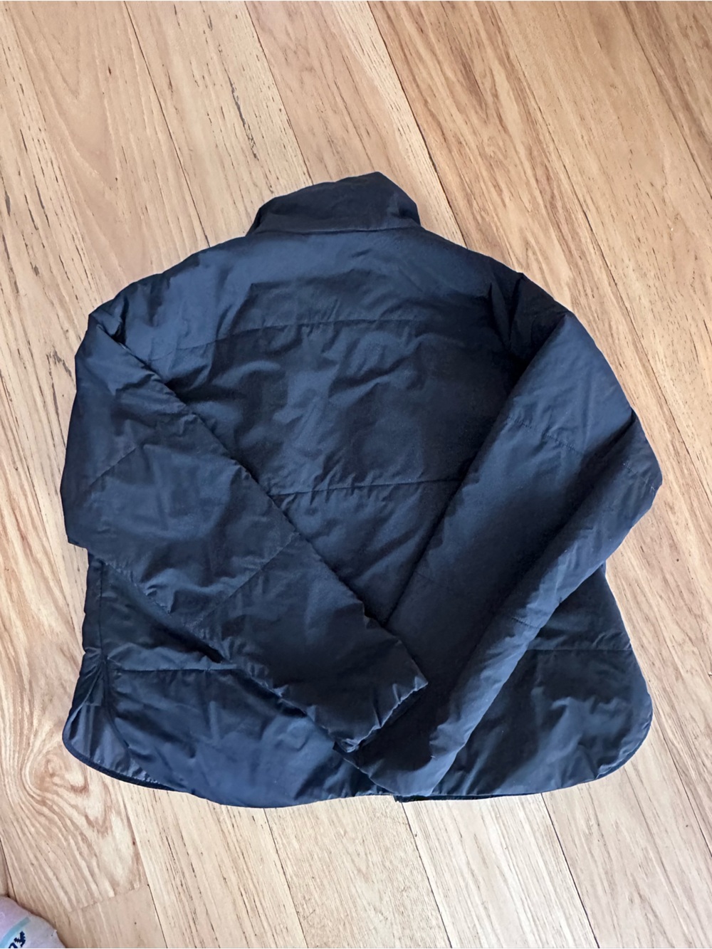 Vuori Canyon Insulated Jacket, size small - Picture 3 of 7